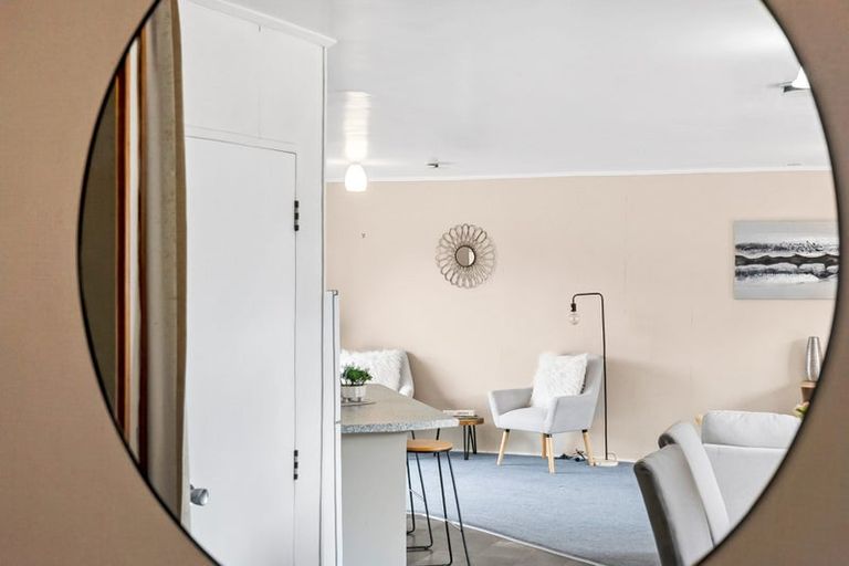 Photo of property in 12 Curlew Place, One Tree Point, 0118