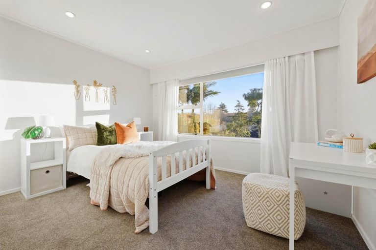 Photo of property in 5 Liston Crescent, Cockle Bay, Auckland, 2014