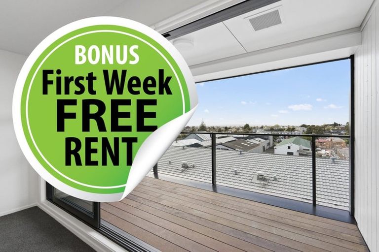 Photo of property in 1/4045f Great North Road, Glen Eden, Auckland, 0602