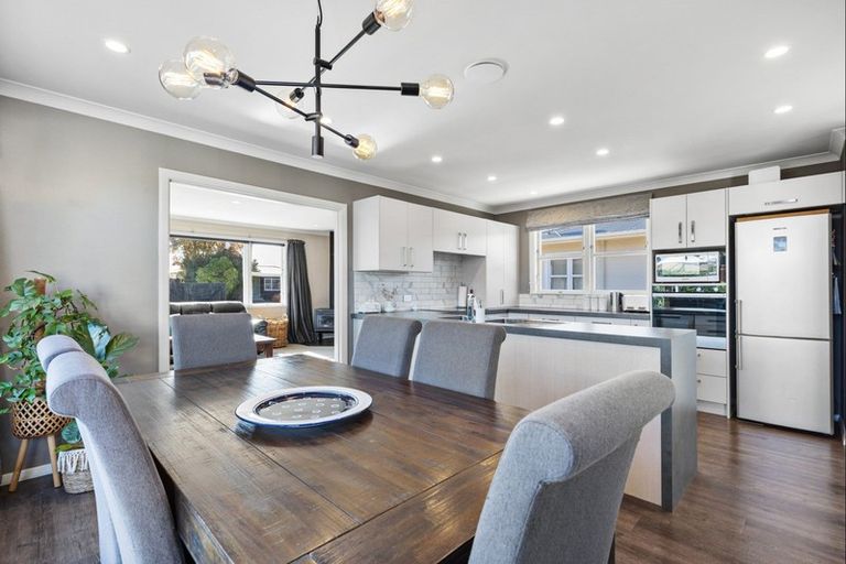 Photo of property in 2 Anzio Place, Awapuni, Palmerston North, 4412