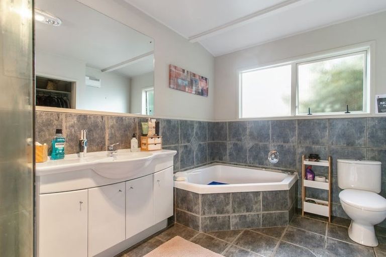 Photo of property in 584 Great South Road, Rosehill, Papakura, 2113