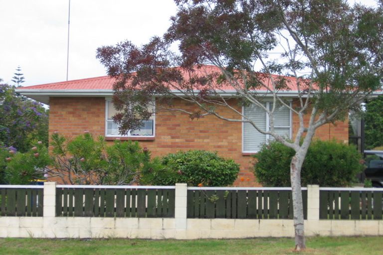 Photo of property in 2/12 Rimu Street, New Lynn, Auckland, 0600