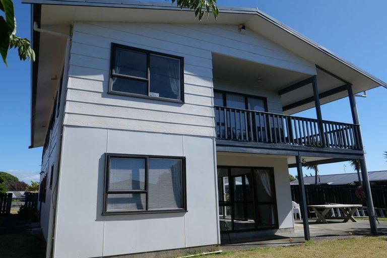 Photo of property in 8 Olive Terrace, Paraparaumu Beach, Paraparaumu, 5032
