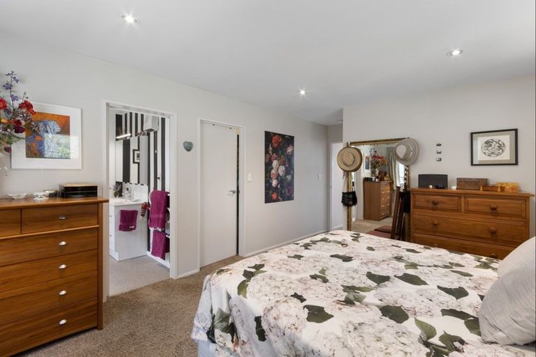 Photo of property in 8 Amner Place, Bluff Hill, Napier, 4110