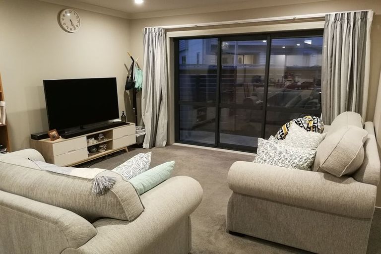 Photo of property in 25 Brindle Way, Newlands, Wellington, 6037