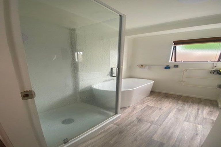 Photo of property in 207a Whites Line East, Waiwhetu, Lower Hutt, 5010