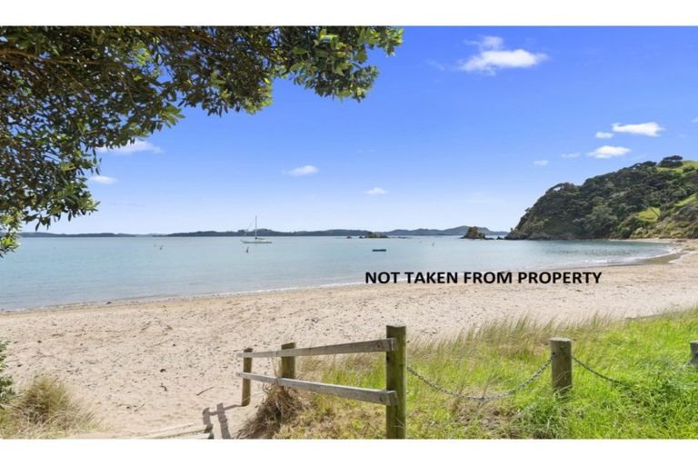 Photo of property in 25 Tapeka Road, Russell, 0202