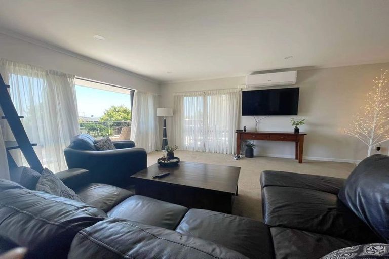 Photo of property in 2 Mellons Bay Road, Howick, Auckland, 2014