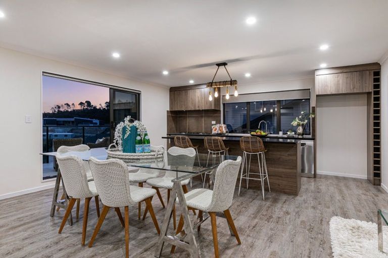 Photo of property in 5 Franheim Crescent, Orewa, 0931