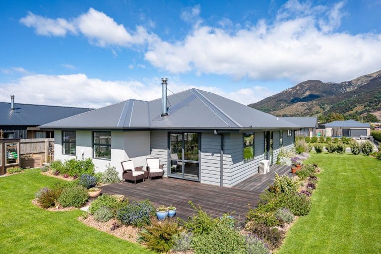 Photo of property in 7 Pennycook Place, Lake Hawea, 9382