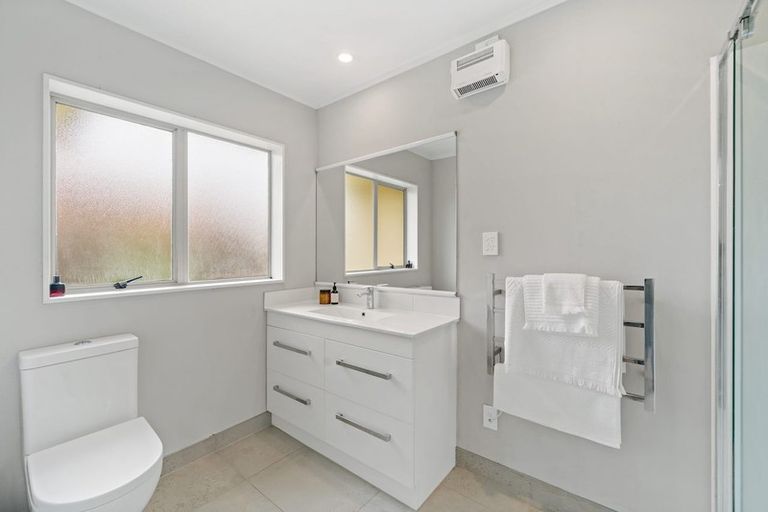 Photo of property in 8 Sheriff Place, Randwick Park, Auckland, 2105