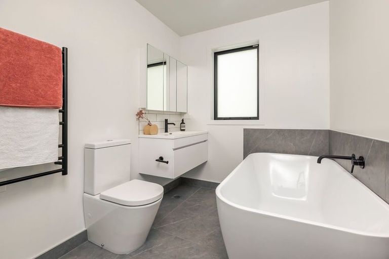 Photo of property in 1/63 Hillcrest Avenue, Hillcrest, Auckland, 0627