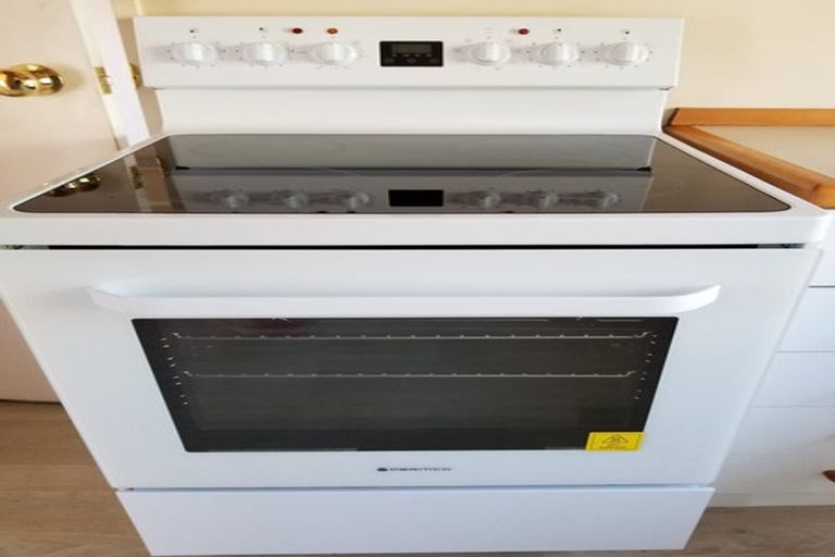 Photo of property in 240a Te Atatu Road, Te Atatu South, Auckland, 0610