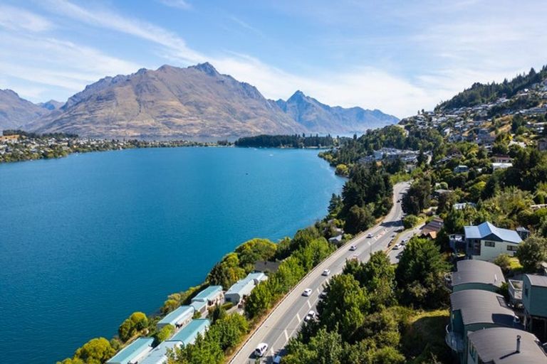 Photo of property in 22 Golden Terrace, Queenstown, 9300