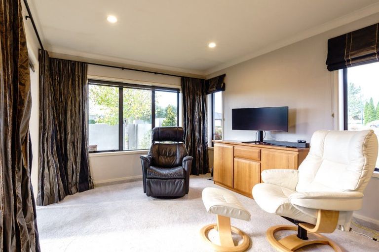 Photo of property in 1 Amner Place, Havelock North, 4130