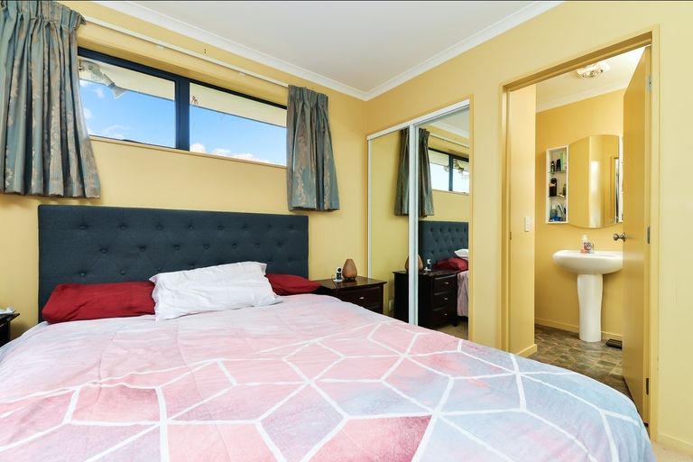 Photo of property in 181 Old Farm Road, Hamilton East, Hamilton, 3216
