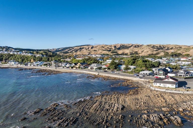 Photo of property in 7a Sunset Parade, Plimmerton, Porirua, 5026