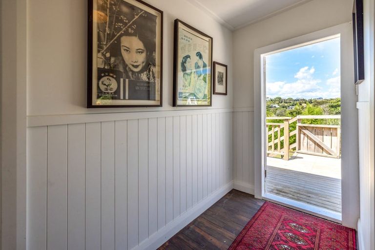 Photo of property in 70 Queens Drive, Oneroa, Waiheke Island, 1081