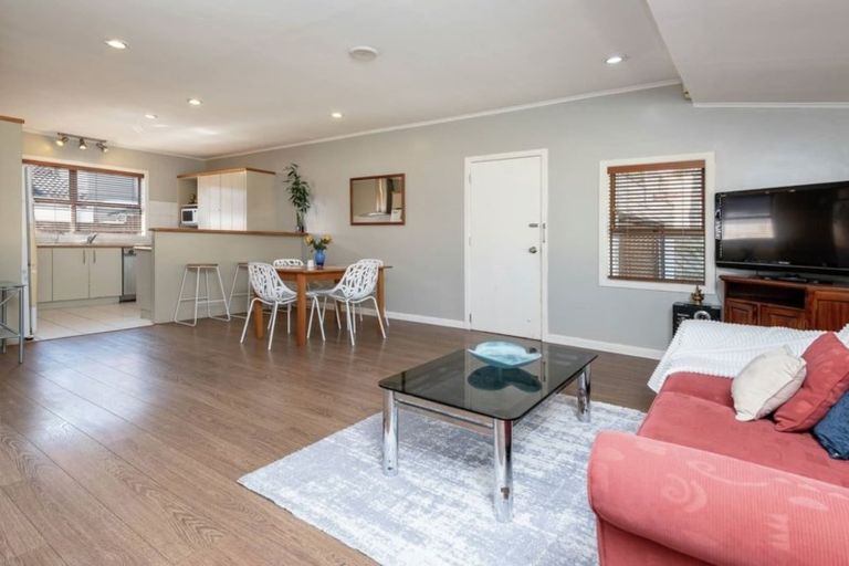 Photo of property in 54 Hattaway Avenue, Bucklands Beach, Auckland, 2012