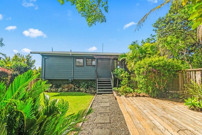 Photo of property in 91 Doves Bay Road, Kerikeri, 0294