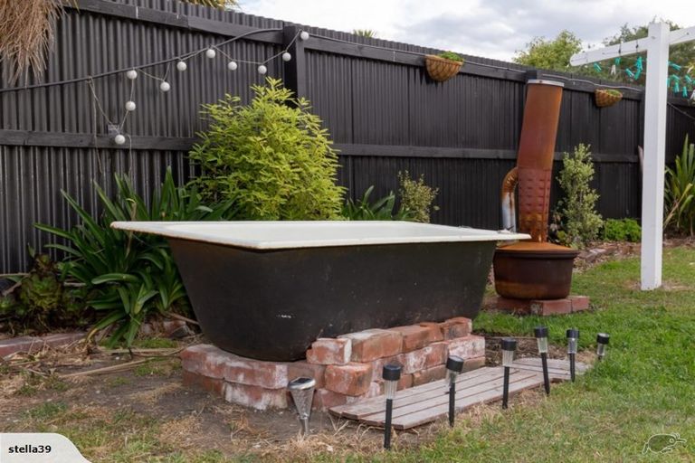 Photo of property in 154 Marine Parade, New Brighton, Christchurch, 8083