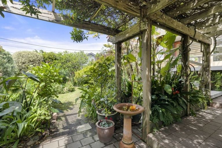 Photo of property in 19a Old Lake Road, Narrow Neck, Auckland, 0624
