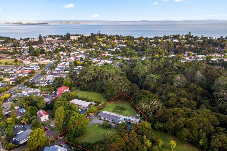 Photo of property in 166 Godley Road, Titirangi, Auckland, 0604
