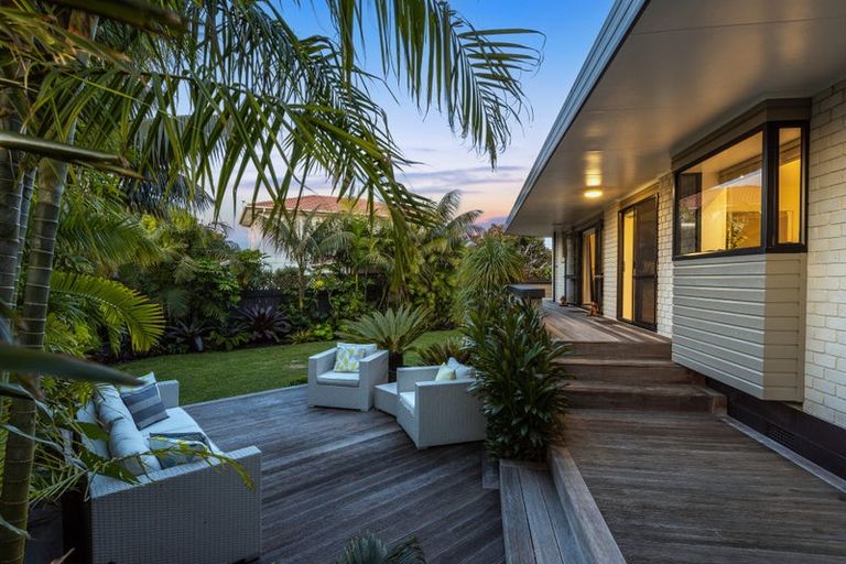 Photo of property in 23 Glucina Avenue, West Harbour, Auckland, 0618