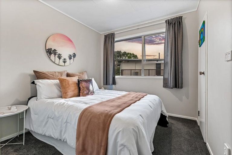 Photo of property in 18 Solar Road, Glen Eden, Auckland, 0602