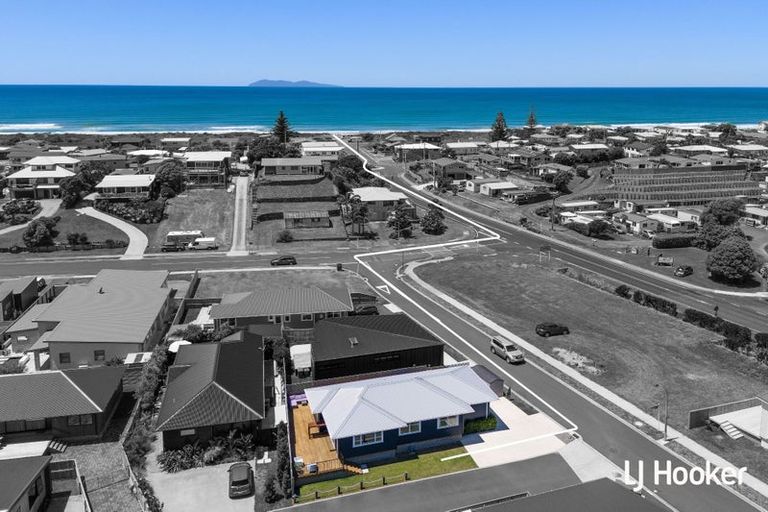 Photo of property in 8 Sandy Place, Waihi Beach, 3611