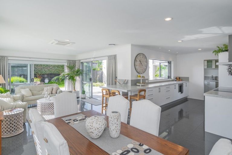 Photo of property in 10 Waitotara Way, Whitianga, 3510