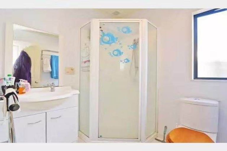 Photo of property in 10 Lockington Avenue, Henderson, Auckland, 0612