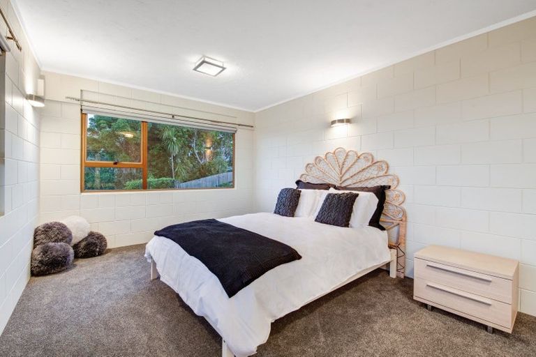 Photo of property in 20 Whangaparaoa Road, Red Beach, 0932