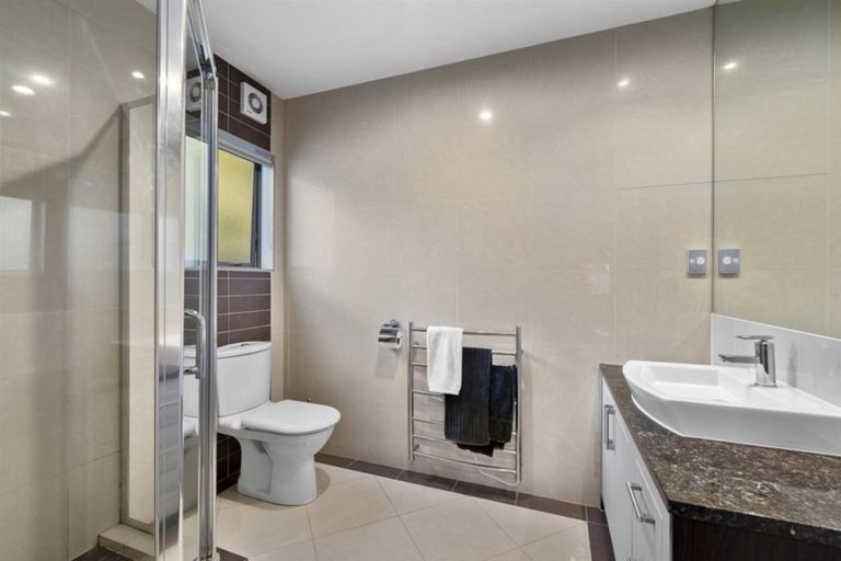 Photo of property in 75 Kittiwake Drive, Schnapper Rock, Auckland, 0632