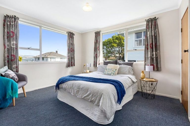 Photo of property in 44 Beauzami Crescent, Ascot Park, Porirua, 5024