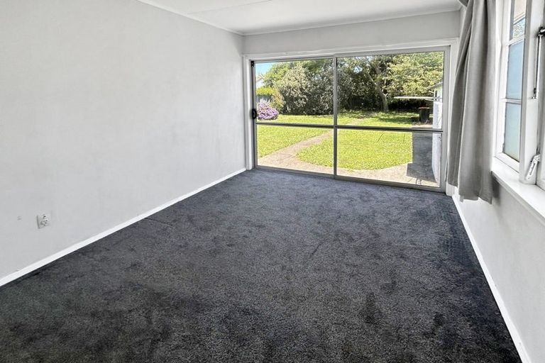 Photo of property in 2 Hendon Place, West End, Palmerston North, 4412