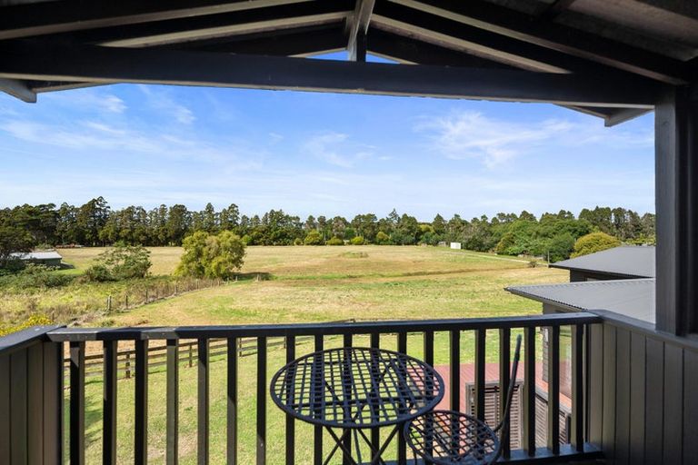 Photo of property in 216 Riverhead Road, Kumeu, 0892