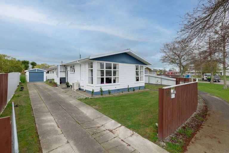 Photo of property in 19 Halswell Crescent, Westbrook, Palmerston North, 4412