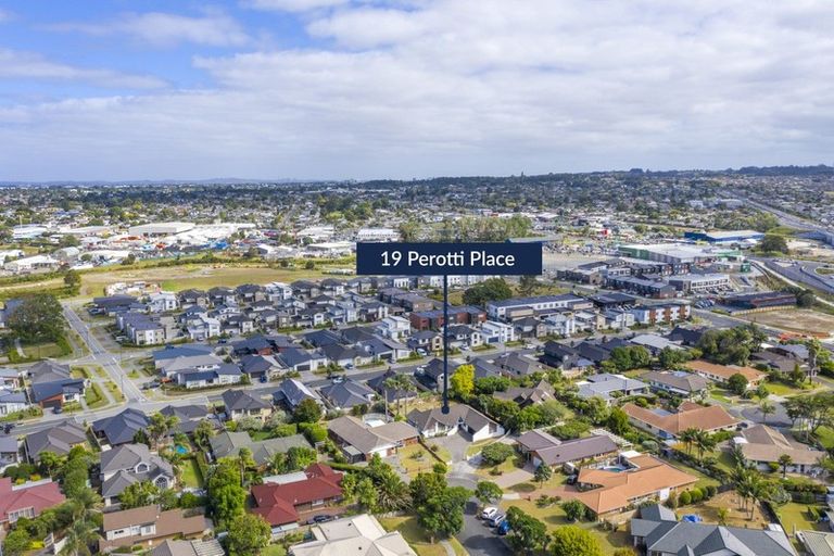 Photo of property in 19 Perotti Place, Conifer Grove, Takanini, 2112