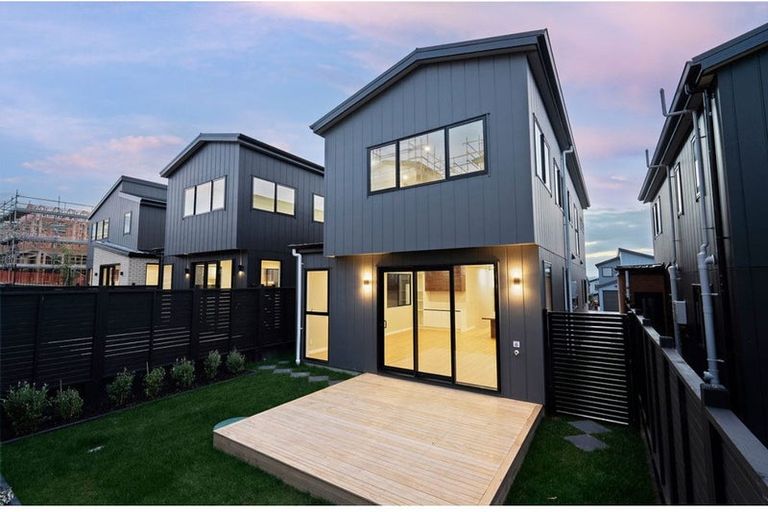 Photo of property in 21 Pohewa Road, Silverdale, 0932