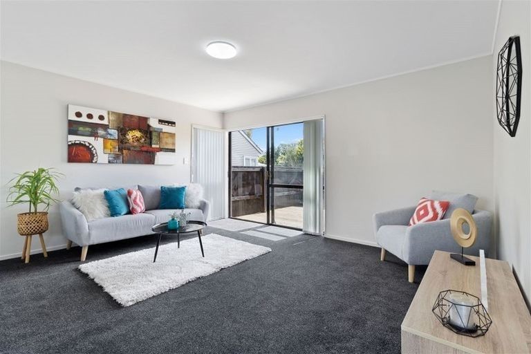 Photo of property in 2/13 John Street, Mangere East, Auckland, 2024