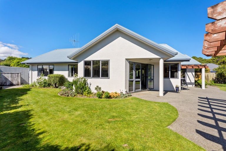 Photo of property in 10 Carlow Grove, Birchville, Upper Hutt, 5018