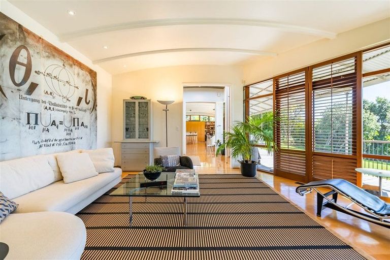 Photo of property in 360 Paremata Road, Whitby, Porirua, 5381