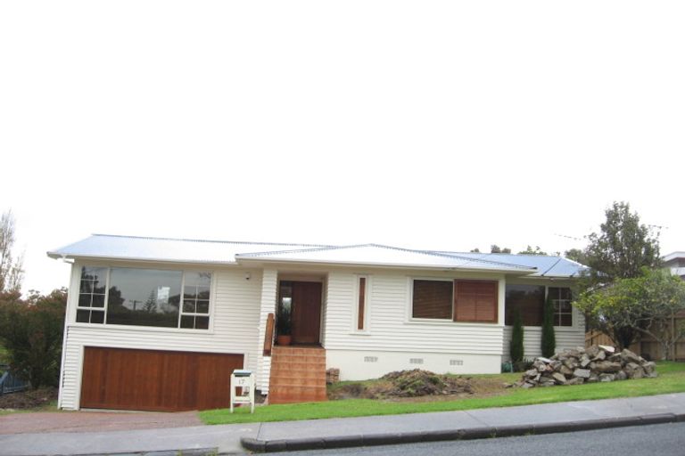 Photo of property in 17 Beach Road, Mellons Bay, Auckland, 2014
