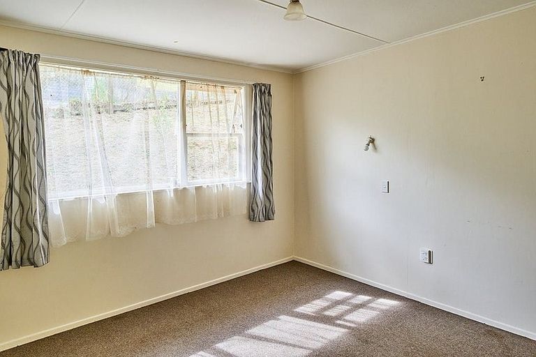 Photo of property in 4 Thomson Grove, Stokes Valley, Lower Hutt, 5019