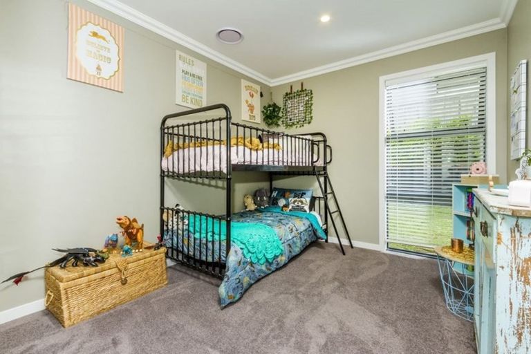 Photo of property in 1 Eric Farley Drive, Kumeu, 0810