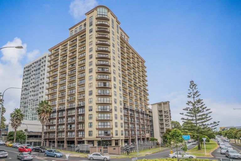 Photo of property in The Rennaissance, 11h/18 Ronwood Avenue, Manukau, Auckland, 2104