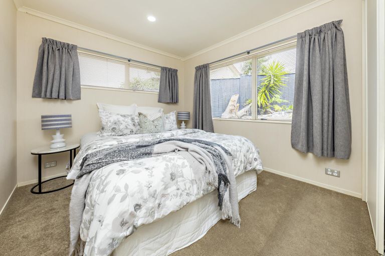 Photo of property in 12 Ironstone Place, Randwick Park, Auckland, 2105