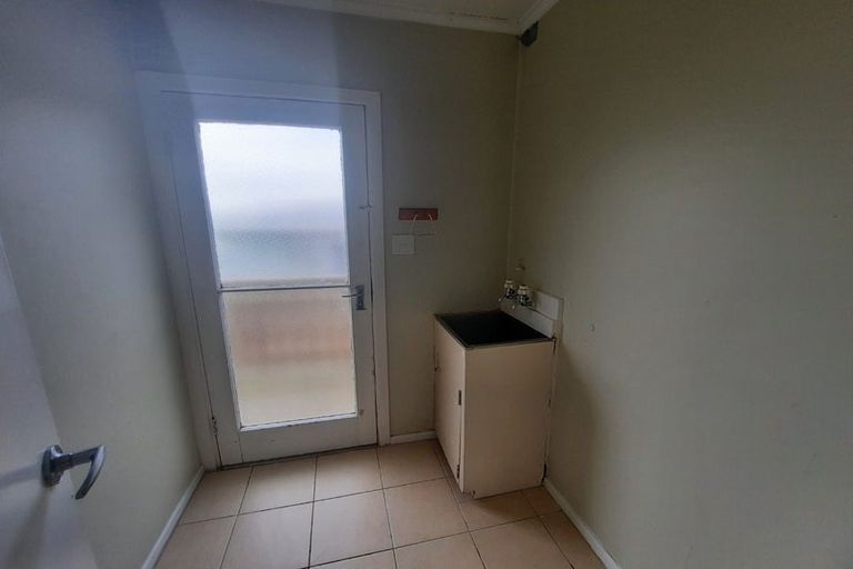 Photo of property in 2/14 Mona Vale, West Harbour, Auckland, 0618