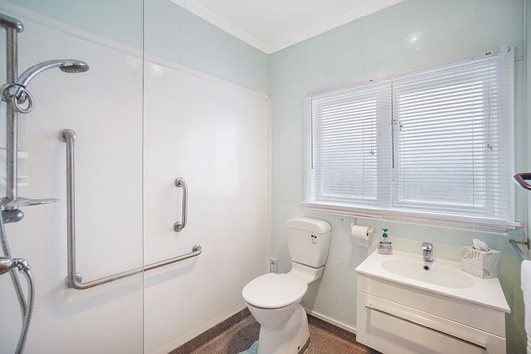 Photo of property in 33 St Michaels Avenue, Point Chevalier, Auckland, 1022